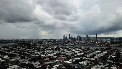 Severe storms lash south-east Queensland on Good Friday, sunny skies forecast for rest of the weekend