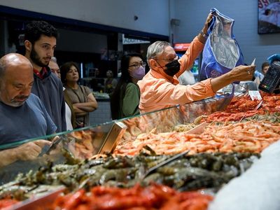 Fish frenzy: Record crowds snap up Good Friday seafood