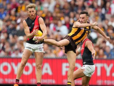 Bombers coach Scott brushes mounting Heppell criticism