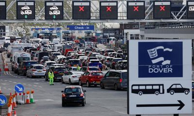 Travellers crossing Channel from UK face 90-minute delays on Good Friday