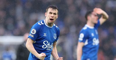 Seamus Coleman wins approval of Everton fans after Abdoulaye Doucoure decision