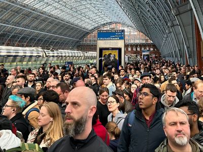 Rail ‘mayhem’ as thousands stuck in London station queues likened to ‘last train out of Saigon’