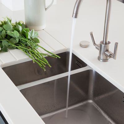 I tried 3 different ways to clean a stainless steel sink – and this was the best for a gleaming finish