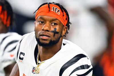 Bengals' Joe Mixon recharged with pointing gun at woman