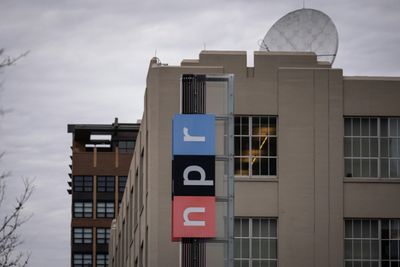 US radio broadcaster NPR halts tweets in Twitter row