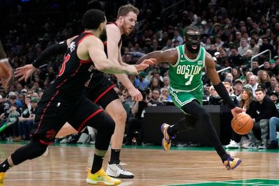 Finger cut to keep Celtics' Brown out for final 2 games