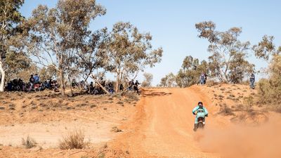 Quad bike rider, motorist die in separate Central Australia crashes, one on Finke race track and the other near Hermannsburg