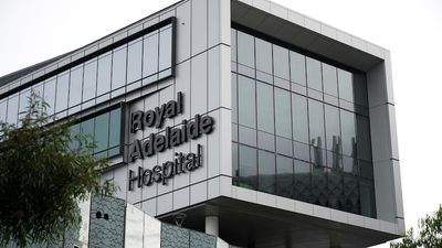 Driver dies in Royal Adelaide Hospital a week after three-car crash at West Lakes