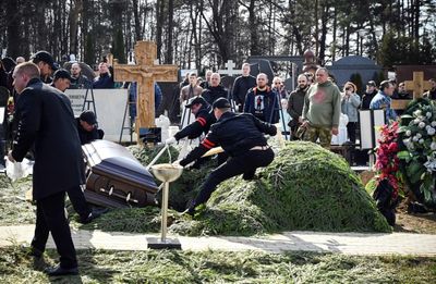 Hundreds turn out for funeral of Russian military blogger