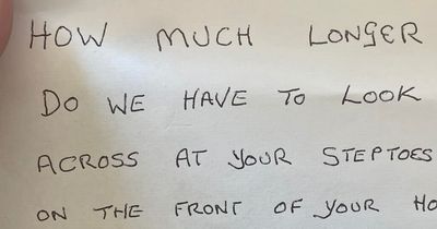 Mum left angry after being given rude note by their neighbour about garden