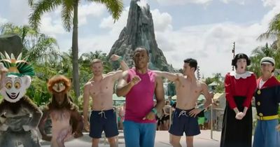 Andi Peters captivates Saturday Night Takeaway fans with his 'erupting biceps'