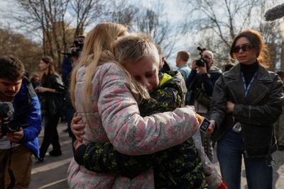 Ukraine children returned from Russia after alleged deportation