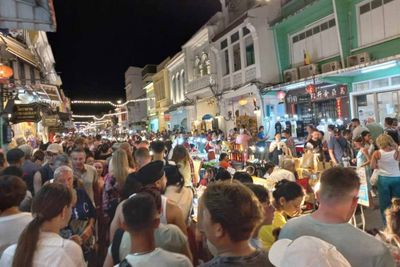 A walk on the crowded side in Phuket old town