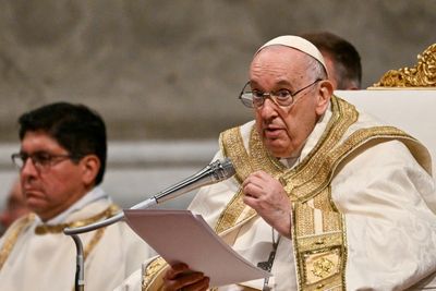 Pope, back from illness, expected for Easter Mass