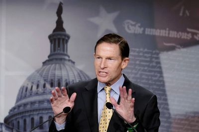 Blumenthal breaks leg at UConn parade, to undego surgery