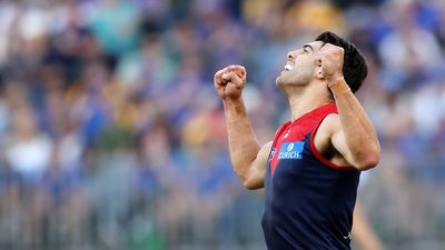 Melbourne smash West Coast by 63 points, Essendon overcome inaccuracy to beat GWS by 13