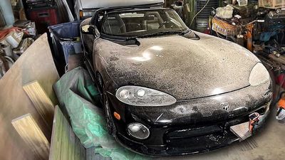 Dodge Viper Left Abandoned In A Barn For Years Gets Intense Detailing
