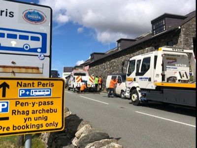 Police tow away nearly 40 cars in Snowdonia after tourists park on narrow mountain roads