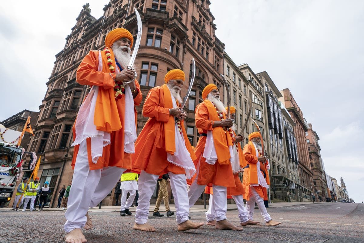 Thousands take part in Vaisakhi nagar kirtan…