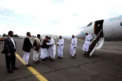 Saudi, Omani envoys hold peace talks with Houthi leaders in Yemen
