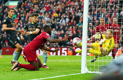 Arsenal and Liverpool played out a ludicrous game and no one knows how to feel