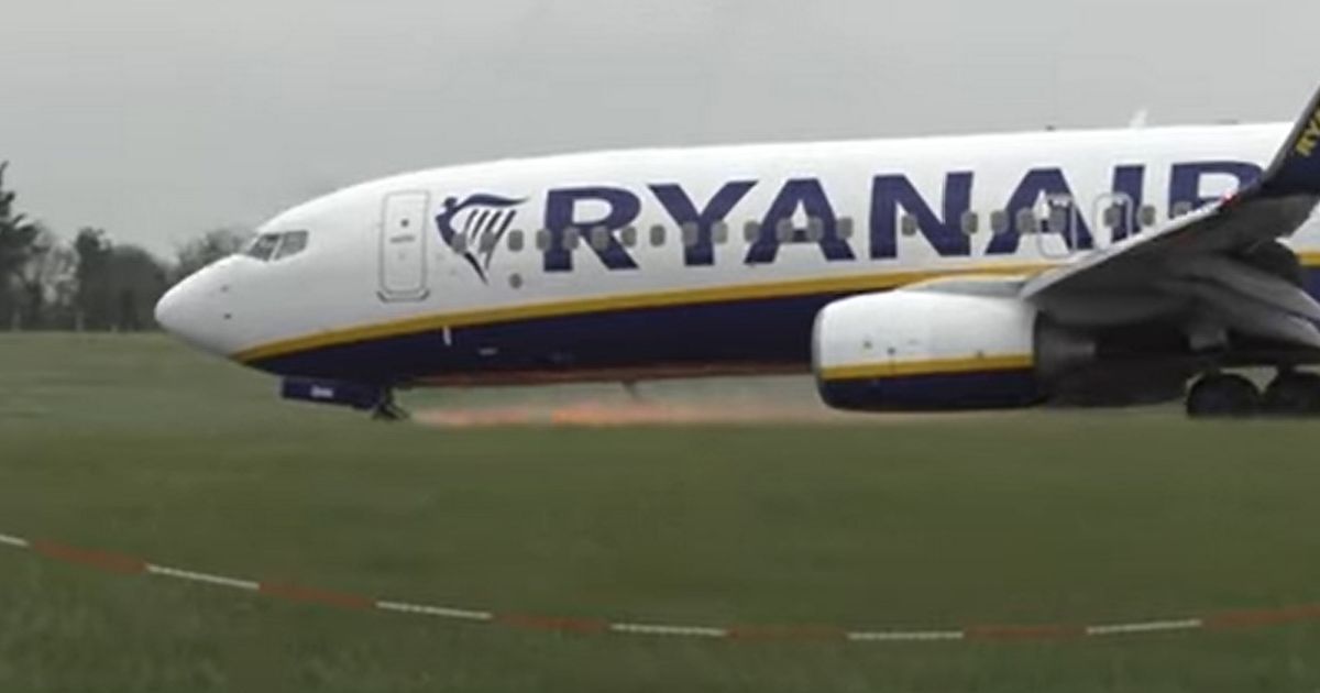 Video shows sparks fly as plane lands at Dublin…