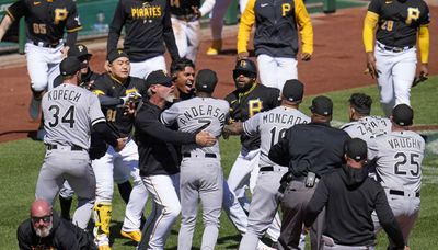 Tempers flare, White Sox’ bats fizzle in 1-0 loss to Pirates