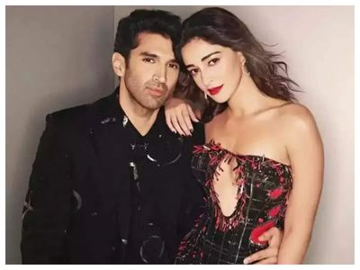 Aditya Roy Kapur's photo with Ananya Panday goes viral; Shraddha Kapoor's fans REACT