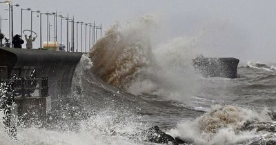 Exact time 50mph winds will batter Merseyside as weather warning issued