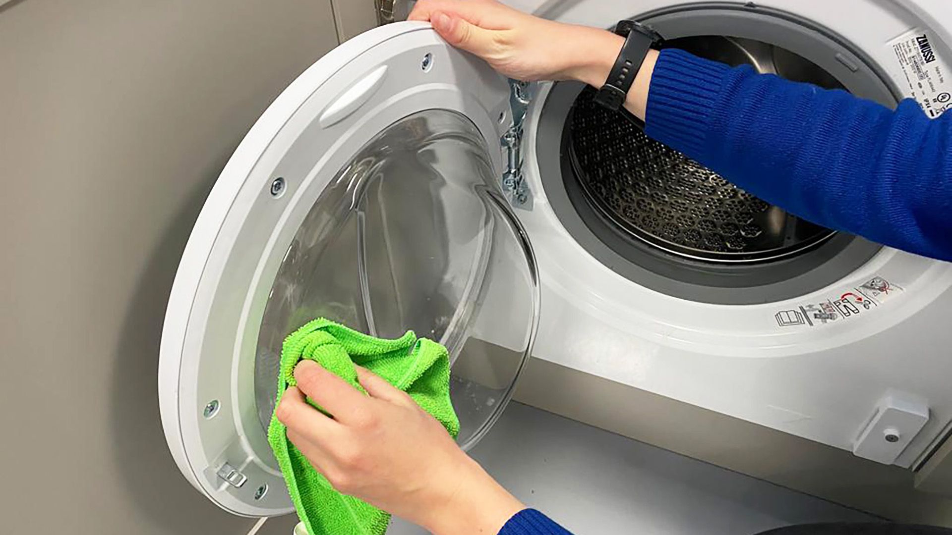 How to sanitize a washing machine