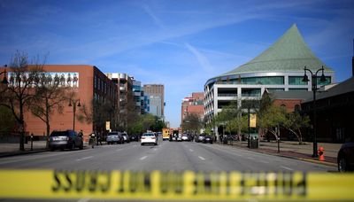 Police: 4 killed in shooting at downtown Louisville bank