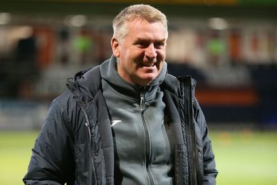 Leicester locked in talks with Dean Smith over short-term manager role