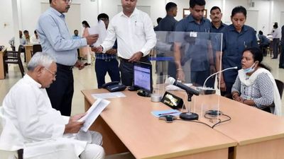 Students complain about non-payment of matric-pass incentive at Bihar CM's Janta Darbar