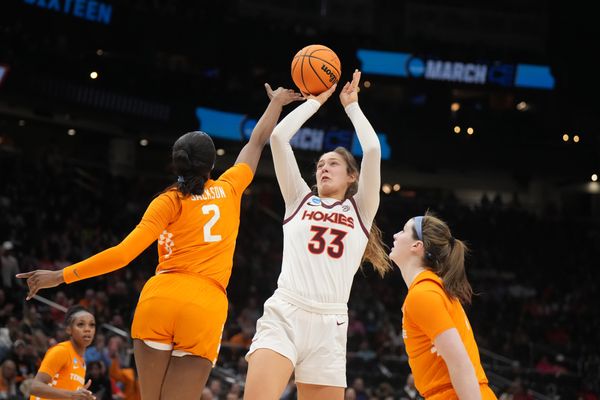 Shaneice Swain joins the ranks of Australians in the WNBA, drafted by the  Los Angeles Sparks - ABC News