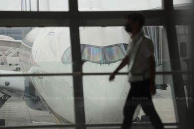 Airlines defend pricey plane tickets