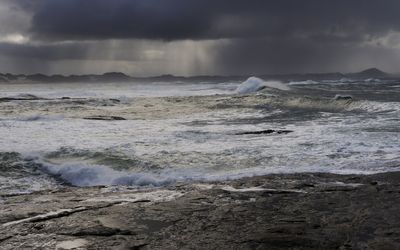 Intensifying storm brings wind and rain to WA