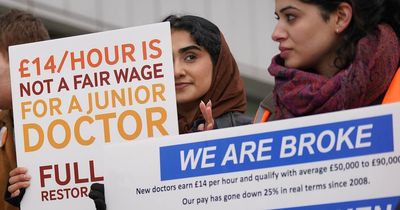 Junior doctors strike begins in England as patient care teeters 'on a knife edge'