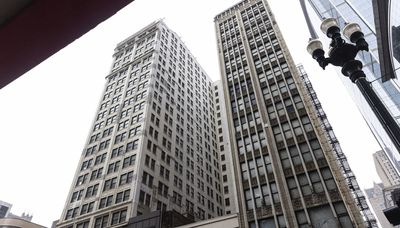 Fight the power: City must move quickly on landmark status for fed-owned Loop skyscrapers