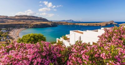 EasyJet travellers spot mega-cheap Greece holiday for just £200