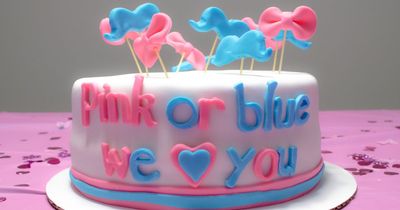 Pregnant couple in stitches as bakery accidentally ruins gender reveal