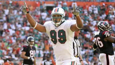 WATCH: Former Dolphin Jason Taylor learns a haka at ‘Luau with Tua’