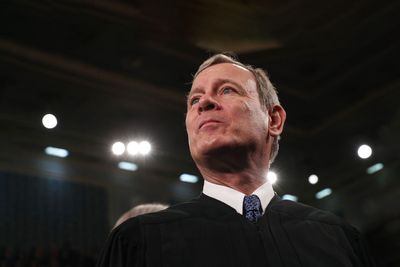 Dems send warning to Roberts over Thomas