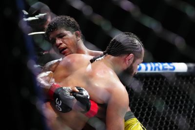 Gilbert Burns apologizes for accusing Jorge Masvidal of greasing at UFC 287: ‘I have no proof that he did that’