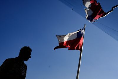 Chile lawmakers vote to reduce work week from 45 to 40 hours