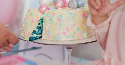 Pregnant couple in stitches after gender reveal accidentally 'ruined' by bakery