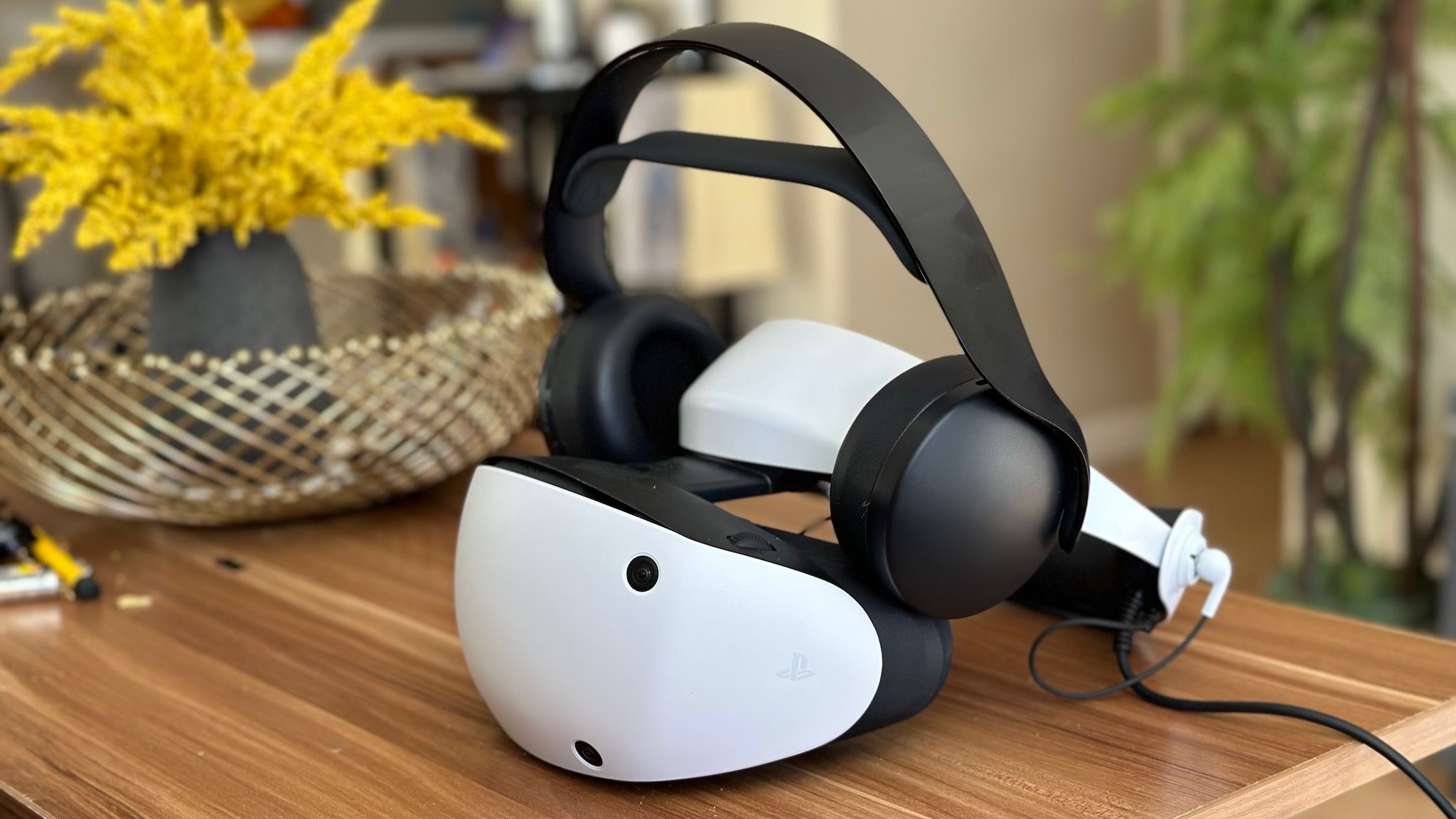 Do wireless headphones work with PSVR 2?