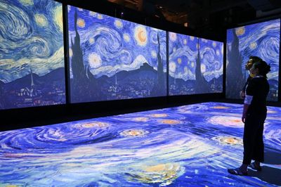 Immerse yourself in Van Gogh