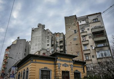 Quake-prone Bucharest trembles over rickety buildings