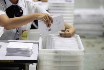 2.35m register for advance voting