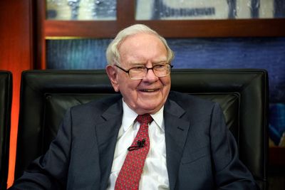 Buffett says people shouldn't worry about Berkshire, banks